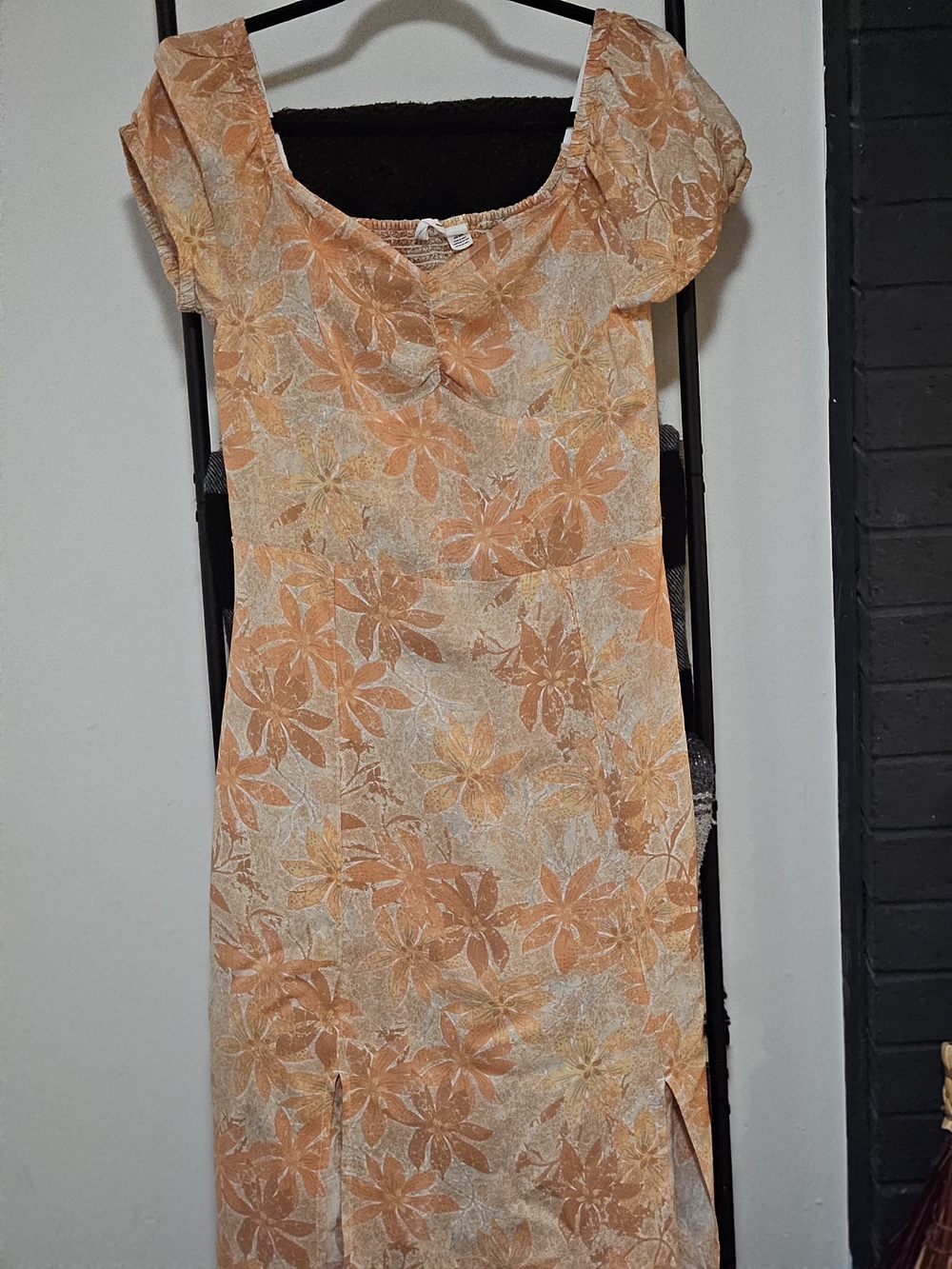 Peach Floral Puff-Sleeve Jacquard Midi Dress - Picture 2 of 6
